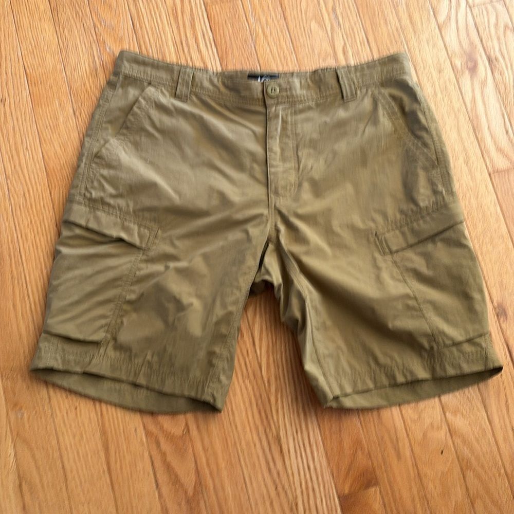 REI Co-Op Shorts Men's‎ Beige Cargo Nylon Hiking Outdoor Relaxed Fit Size 36
